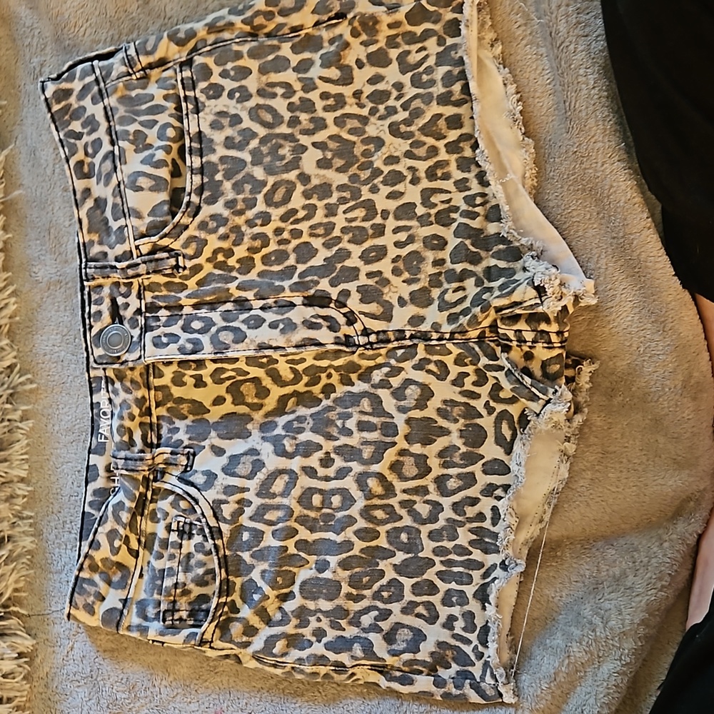 SO leopard 🐆 print  shorts 9